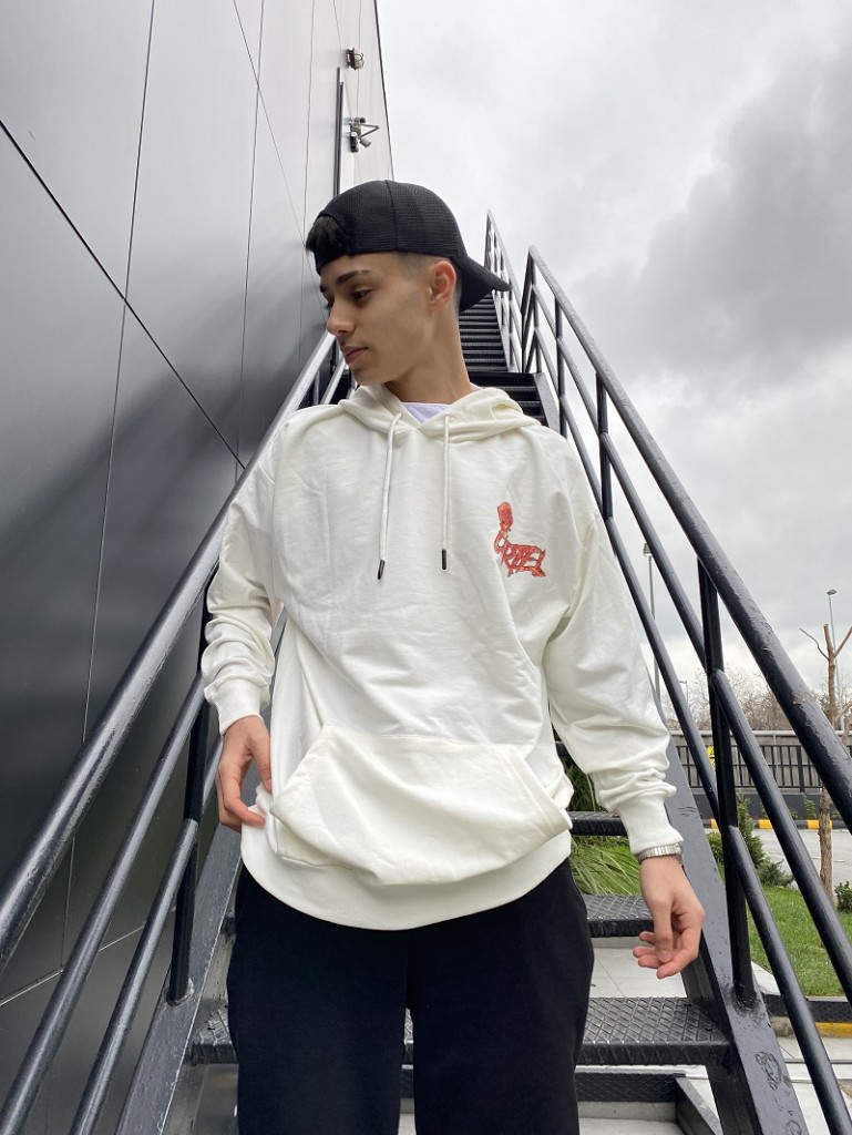 Cartel Baskılı Beyaz Oversize Sweatshirt Cartel Baskılı Beyaz Oversize Sweatshirt