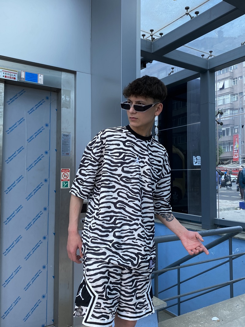 Air Nakışlı Zebra Desenli Şort Takım Air Nakışlı Zebra Desenli Şort Takım