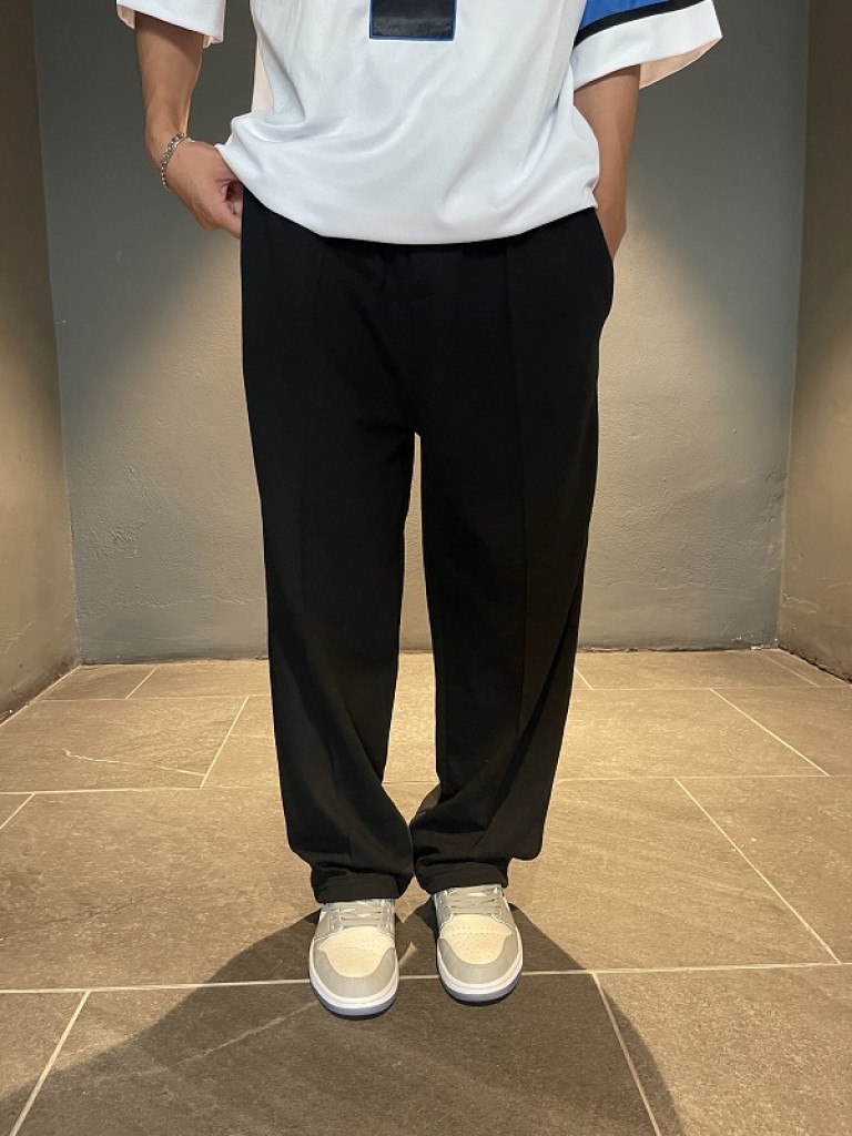 Basic Siyah Rengi Relaxed Eşofman Altı Basic Siyah Rengi Relaxed Eşofman Altı