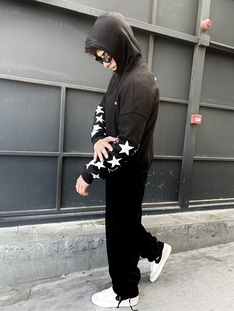 Kolları Yıldız Baskılı Siyah Oversize Zip Hırka Kolları Yıldız Baskılı Siyah Oversize Zip Hırka