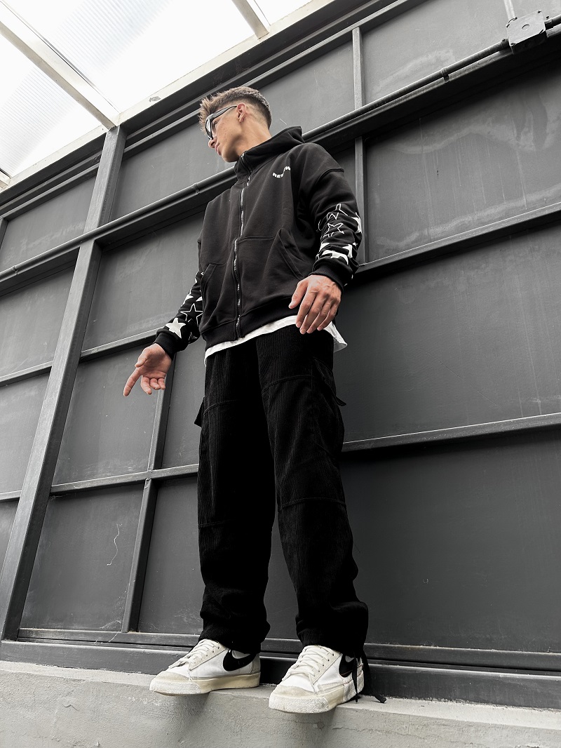 Kolları Yıldız Baskılı Siyah Oversize Zip Hırka Kolları Yıldız Baskılı Siyah Oversize Zip Hırka